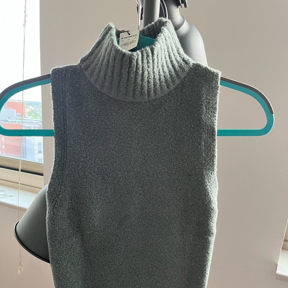 Express turtle neck